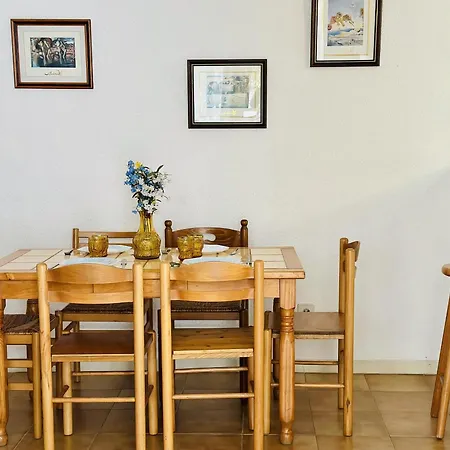 Апартаменты 3277 Platja 6 112 , En 1ª Linea De Playa, La Mas Espaciosa De Roses. Disfrutara Del Olor Del Mar, De La Arena Bajo Sus Pies, Del Aire. . . - Es-258-17